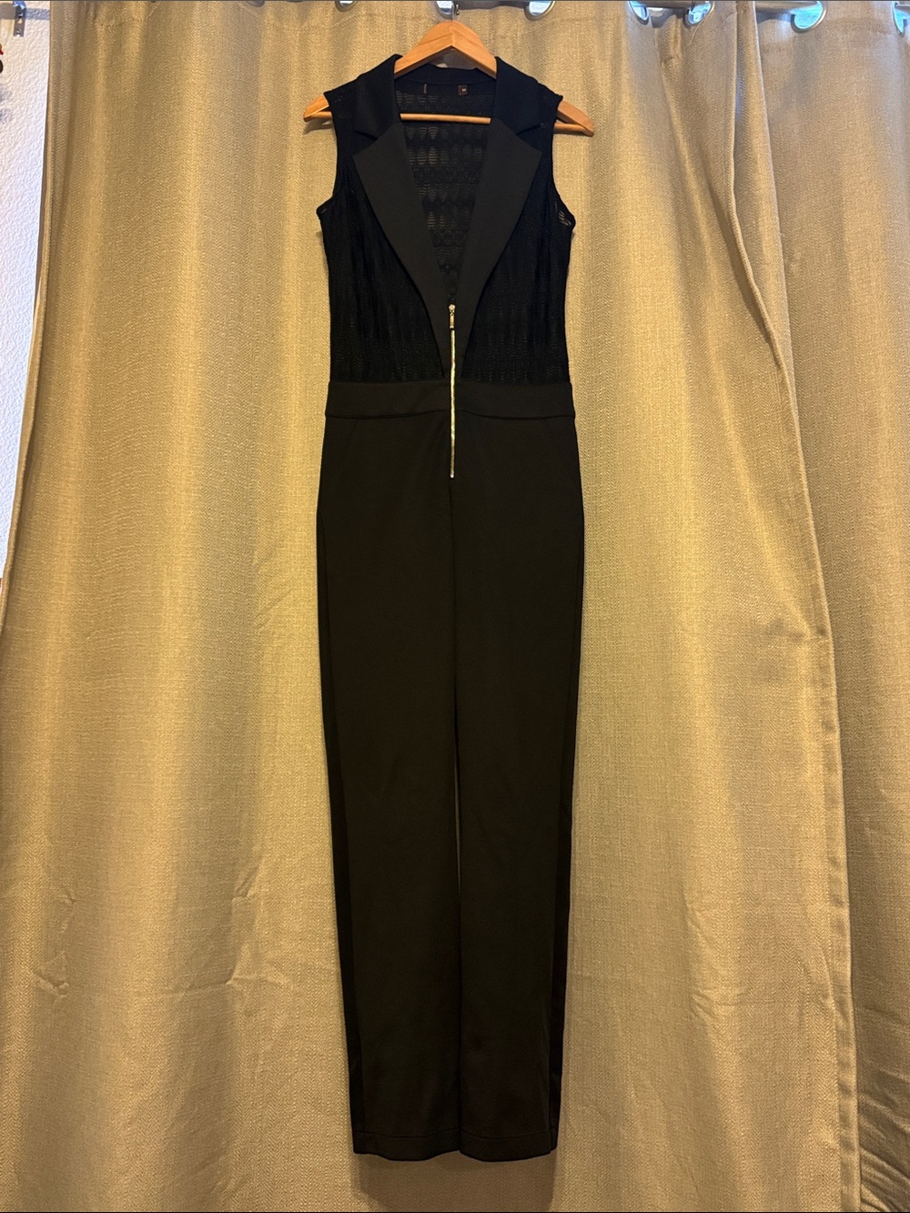 Sleek Black Sleeveless Jumpsuit with Front Zip